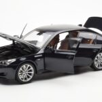 BMW M5 E60 Carbon Schwarz Kyosho 1:18 - image 2 of 8