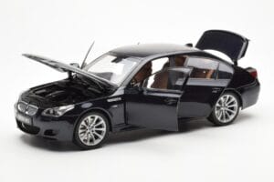 BMW M5 E60 Carbon Schwarz Kyosho 1:18 08593BK Metall — Bild 2 von 8