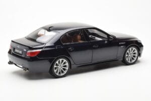BMW M5 E60 Carbon Schwarz Kyosho 1:18 08593BK Metall — Bild 3 von 8