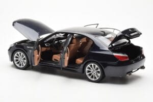 BMW M5 E60 Carbon Schwarz Kyosho 1:18 08593BK Metall — Bild 5 von 8