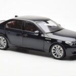 BMW M5 E60 Carbon Schwarz Kyosho 1:18 - image 6 of 8