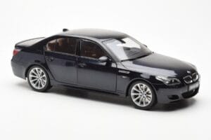 BMW M5 E60 Carbon Schwarz Kyosho 1:18 08593BK Metall — Bild 6 von 8