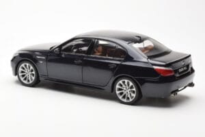BMW M5 E60 Carbon Schwarz Kyosho 1:18 08593BK Metall — Bild 7 von 8