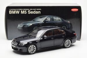 BMW M5 E60 Carbon Schwarz Kyosho 1:18 08593BK Metall — Bild 8 von 8