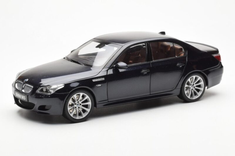 BMW M5 E60 Carbon Schwarz Kyosho 1:18