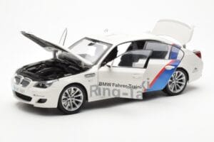 BMW M5 E60 Ring Taxi Nürburgring Kyosho 1:18 08593RT Metall — Bild 2 von 8