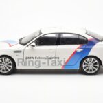 BMW M5 E60 Ring Taxi Nürburgring Kyosho 1:18 - image 4 of 8