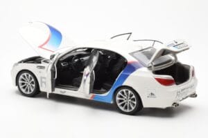 BMW M5 E60 Ring Taxi Nürburgring Kyosho 1:18 08593RT Metall — Bild 5 von 8