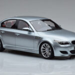BMW M5 E60 Silber Otto 1:18 - image 4 of 6