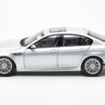BMW M5 F10 Silverstone Silber Paragon 1:18 - image 4 of 8
