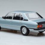 BMW M535i E12 Blau Norev 1:18 - image 5 of 6