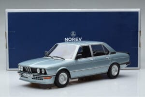 BMW M535i E12 Blau Norev 1:18 183269 Metall — Bild 6 von 6