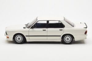 BMW M535i E28 Alpine Weiß AUTOart 1:18 75161 Metall — Bild 4 von 10
