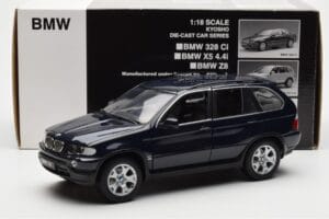 BMW X5 4.4i E53 Dunkel Blau Kyosho 1:18 08521DB Metall — Bild 8 von 8