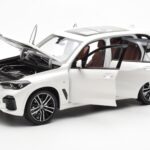 BMW X5 G05 Weiß Paragon 1:18 - image 2 of 8
