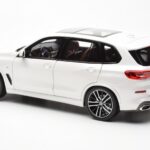 BMW X5 G05 Weiß Paragon 1:18 - image 7 of 8