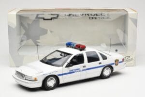 Chevrolet Caprice Cheyenne Polizei UT Models 1:18 21025 Metall — Bild 6 von 6