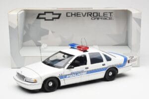 Chevrolet Caprice Sebring Polizei UT Models 1:18 21029 Metall — Bild 6 von 6