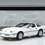 Chevrolet Corvette C4 Weiß AUTOart 1:18 71243 Metall - image 8 of 8