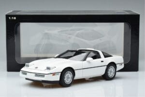Chevrolet Corvette C4 Weiß AUTOart 1:18 71243 Metall — Bild 8 von 8