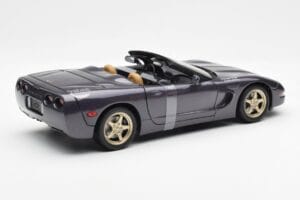 Chevrolet Corvette C5 Cabriolet Lila Perl Metallic UT Models 1:18 21010 Metall — Bild 2 von 6