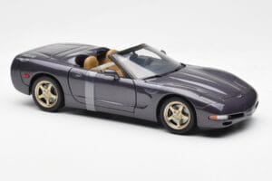 Chevrolet Corvette C5 Cabriolet Lila Perl Metallic UT Models 1:18 21010 Metall — Bild 4 von 6