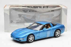 Chevrolet Corvette C5 Blau Metallic UT Models 1:18 21004 Metall — Bild 6 von 6