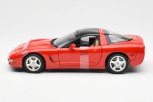 Chevrolet Corvette C5 Hardtop Rot UT Models 1:18 21041 Metall — Bild 3 von 6