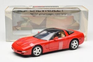 Chevrolet Corvette C5 Hardtop Rot UT Models 1:18 21041 Metall — Bild 6 von 6