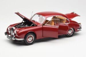 Daimler 250 V8 Rot Paragon 1:18 PA-98312 Metall — Bild 2 von 8