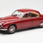 Daimler 250 V8 Rot Paragon 1:18