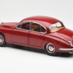 Daimler 250 V8 Rot Paragon 1:18 - image 7 of 8