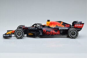 Red Bull Racing RB16B #33 M. Verstappen Abu Dhabi GP F1 World Champion 2021 Minichamps 1:18 110212333 Metall — Bild 3 von 6