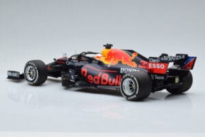 Red Bull Racing RB16B #33 M. Verstappen Abu Dhabi GP F1 World Champion 2021 Minichamps 1:18 110212333 Metall — Bild 5 von 6