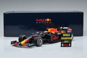Red Bull Racing RB16B #33 M. Verstappen Abu Dhabi GP F1 World Champion 2021 Minichamps 1:18 110212333 Metall — Bild 6 von 6