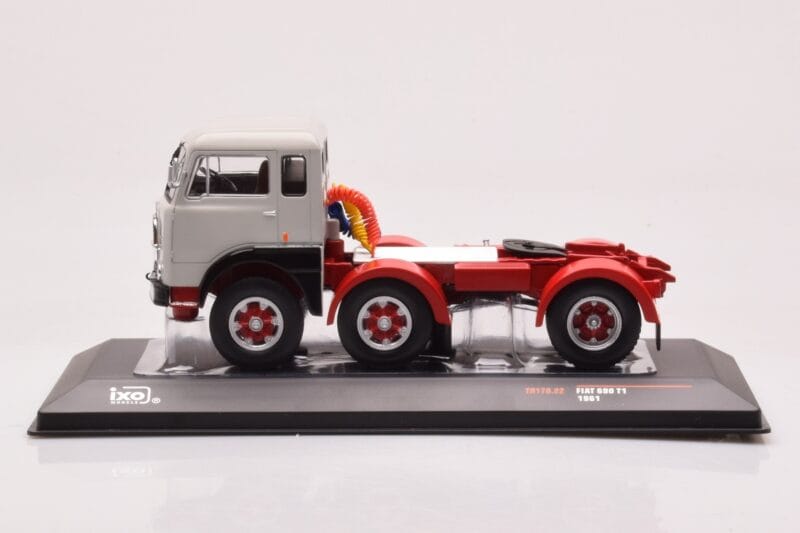 Fiat 690 T1 Weiß IXO 1:43