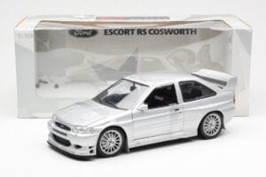 Ford Escort RS Cosworth Straßenfahrzeug Silber UT Models 1:18 22706 Metall — Bild 2 von 6