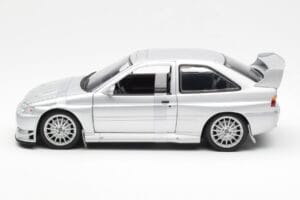 Ford Escort RS Cosworth Straßenfahrzeug Silber UT Models 1:18 22706 Metall — Bild 3 von 6