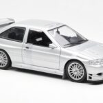 Ford Escort RS Cosworth Straßenfahrzeug Silber UT Models 1:18 - image 6 of 6