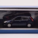 Ford Fusion Blau Minichamps 1:43 - image 4 of 4