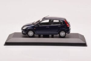 Ford Fusion Blau Minichamps 1:43