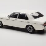 Ford Granada Mk1 Weiß MCG 1:18 - image 5 of 6