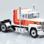 Ford LTL 9000 Weiß Rot Orange IXO 1:43 - image 3 of 5