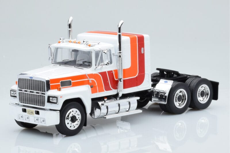 Ford LTL 9000 Weiß Rot Orange IXO 1:43