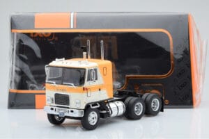 GMC Astro 95 Beige Weiß IXO 1:43 TR167 Metall — Bild 5 von 5