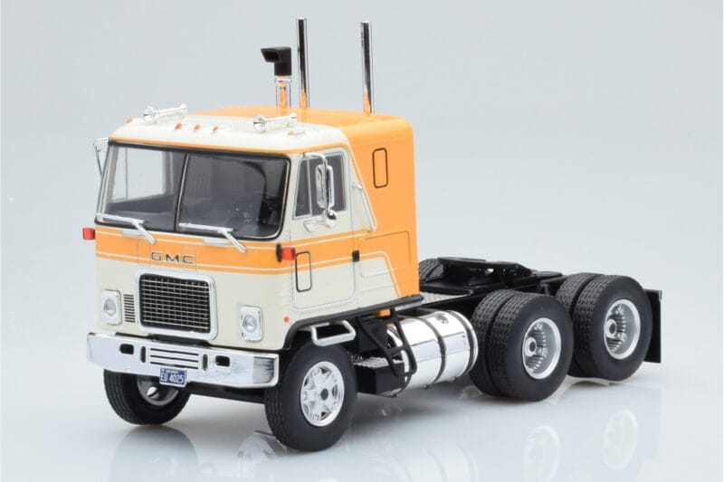 GMC Astro 95 Beige Weiß IXO 1:43