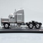 GMC General SBFA Silber IXO 1:43 - image 3 of 6