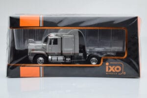 GMC General SBFA Silber IXO 1:43 TR166 Metall — Bild 6 von 6