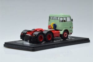 Henschel HS 19 TS Grün IXO 1:43 TR151 Metall — Bild 2 von 6