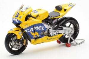 Honda RC211V Pramac Pons #3 M. Biaggi MotoGP 2003 Minichamps 1:12 122037103 Metall — Bild 2 von 4